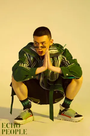 陈希郡潮男休闲装帅气图片写真_2