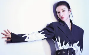 黄奕千兔格西装甜酷写真图片_2