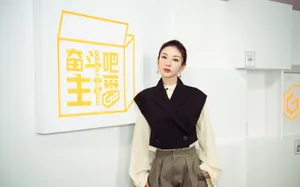黄奕宽肩西装马甲写真图片_1