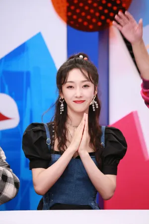 宣璐泡泡袖连衣裙甜美造型图片_6