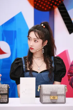 宣璐泡泡袖连衣裙甜美造型图片_8