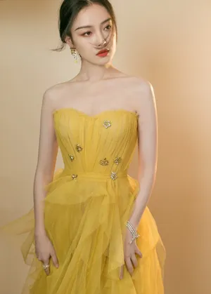 倪妮靓丽抹胸裙性感写真_3