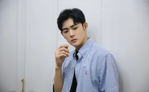 李欣泽蓝色衬衫帅气写真图片_2