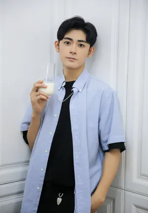 李欣泽蓝色衬衫帅气写真图片_4