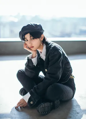 张子枫优雅时尚写真图片_6
