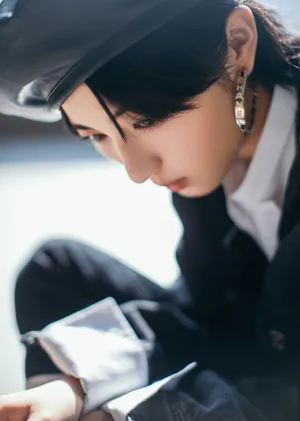 张子枫优雅时尚写真图片_8