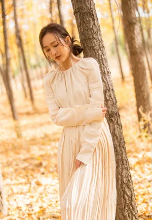 王鸥白色长裙优雅写真图片_7