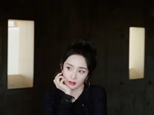 杨幂短款蕾丝上衣性感妩媚写真图片_3