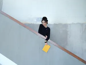 杨幂短款蕾丝上衣性感妩媚写真图片_7
