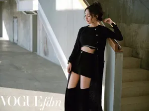 杨幂短款蕾丝上衣性感妩媚写真图片_11