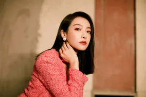 宋茜项圈露脐装优雅性感写真图片_8
