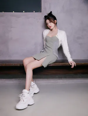 赵露思抹胸短裙性感写真图片_3