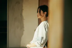 辛芷蕾休闲牛仔装率性简约写真图片_7