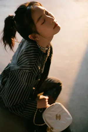 周依然高马尾摩登酷美写真图片_2