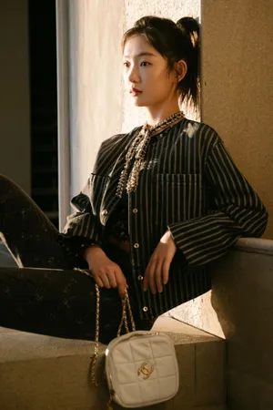 周依然高马尾摩登酷美写真图片_4