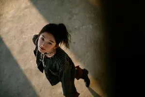 周依然高马尾摩登酷美写真图片_5