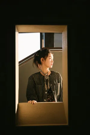 周依然高马尾摩登酷美写真图片_10