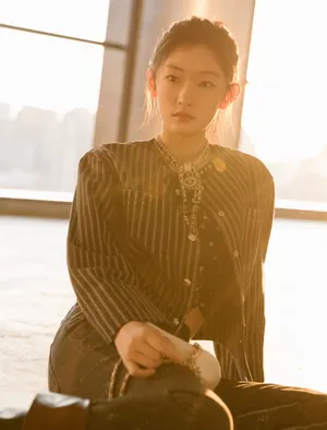 周依然高马尾摩登酷美写真图片_12