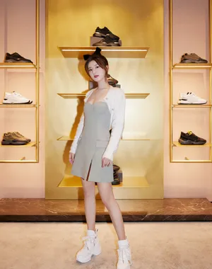赵露思清秀甜美活动照图片_1