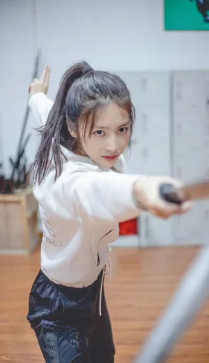 马瑞剑客侠女造型写真图片_2