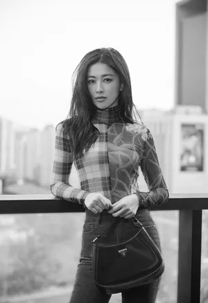 朱珠黑白风格性感写真图片_2