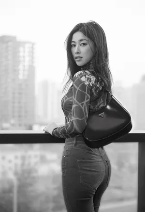 朱珠黑白风格性感写真图片_4