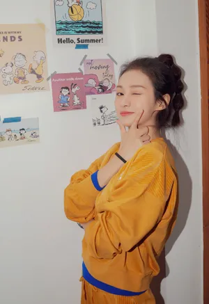 郑合惠子灯笼头俏皮写真图片