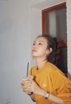 郑合惠子灯笼头俏皮写真图片_2