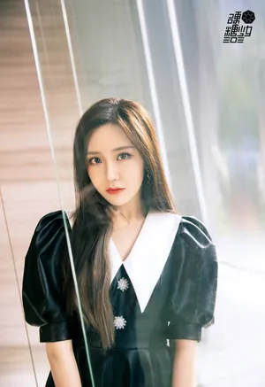 硬糖少女黑色复古套装写真图片