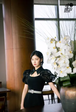 硬糖少女黑色复古套装写真图片_2
