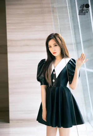 硬糖少女黑色复古套装写真图片_3