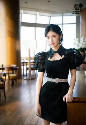 硬糖少女黑色复古套装写真图片_5