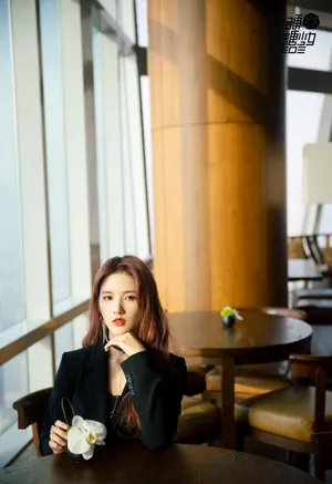 硬糖少女黑色复古套装写真图片_7