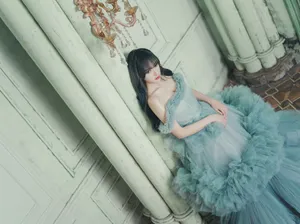 程潇蓝色蛋糕婚纱裙性感写真图片_8