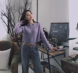 吴曼思紫色毛衣甜美私服照图片_3