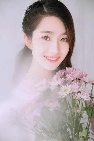 吴曼思白衣光影清新写真图片_4
