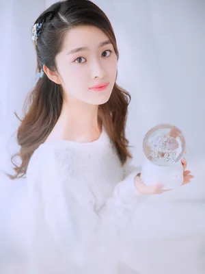 吴曼思白衣光影清新写真图片_5