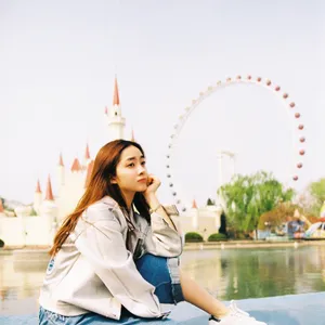 吴曼思游乐园甜美写真图片_3