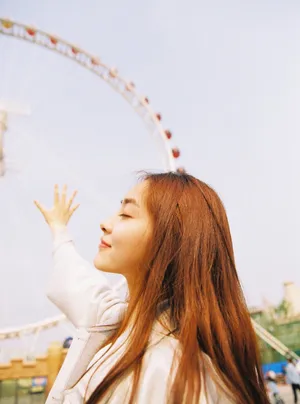 吴曼思游乐园甜美写真图片_5