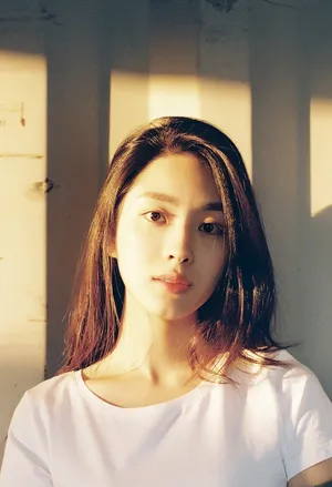 吴曼思纹格衬衫简约风写真图片