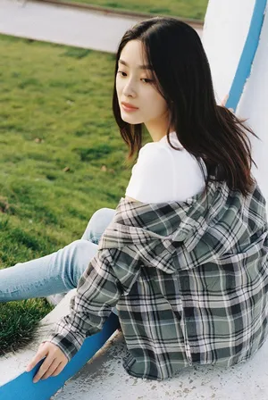 吴曼思纹格衬衫简约风写真图片_5