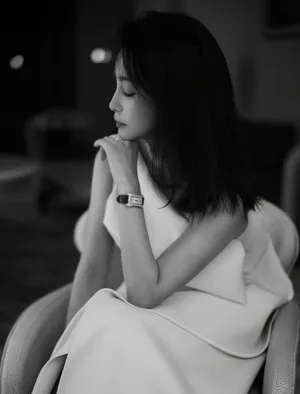 李冰冰半露肩连衣裙性感写真图片_4
