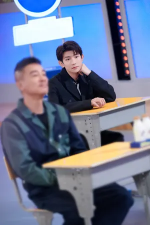 王源《我们的歌》舞台魅力花絮照图片_10