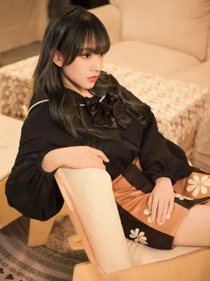 程潇黑衣甜美少女感写真图片