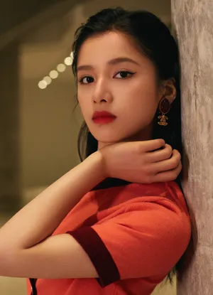 张婧仪刺绣半身裙俏丽写真图片_3
