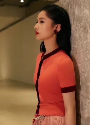 张婧仪刺绣半身裙俏丽写真图片_8