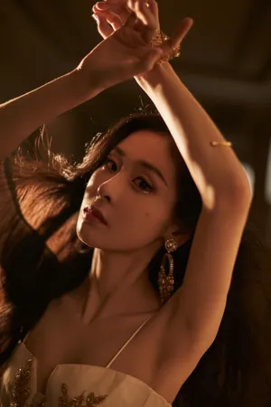 张碧晨白色长裙性感写真图片_2