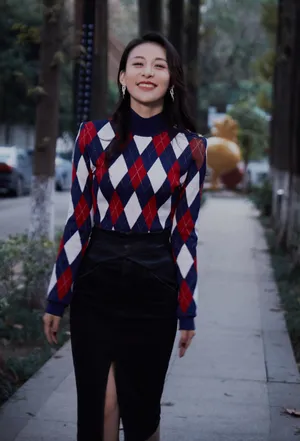 贾青毛衣中长裙优雅写真图片