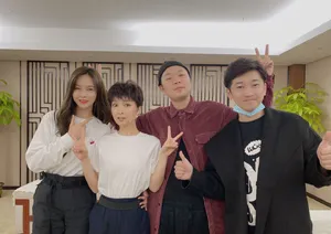 吴昕舞台剧短发清爽帅气美照图片