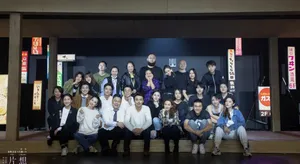 吴昕舞台剧短发清爽帅气美照图片